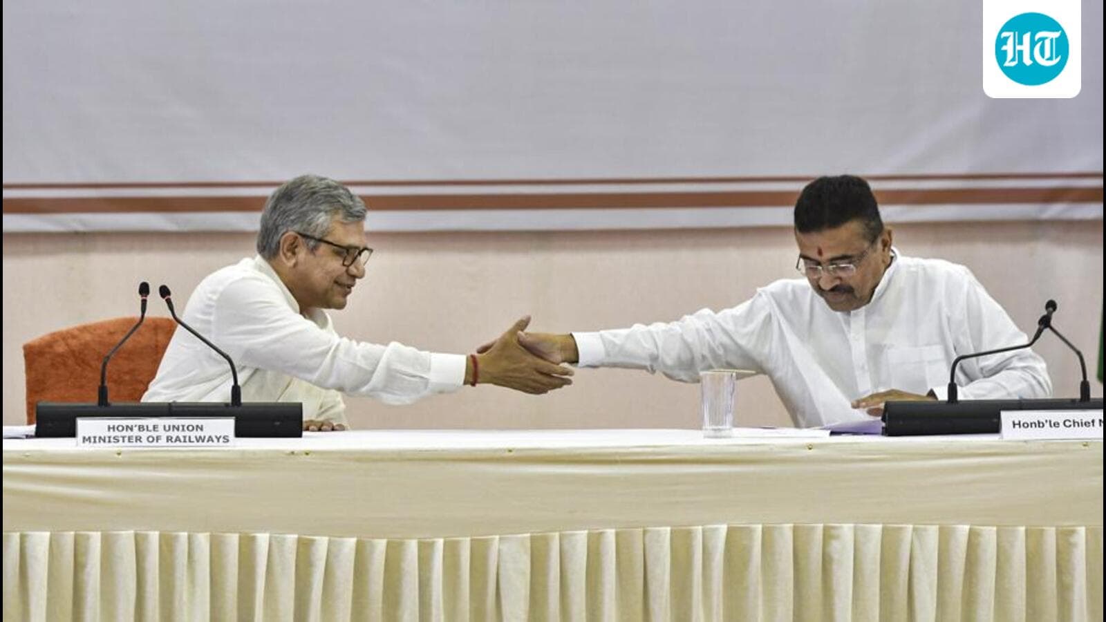₹1 लाख करोड़ की रेलवे परियोजनाएं शुरू: बंगाल सरकार ने अटके बुनियादी ढांचे के विस्तार का रास्ता साफ किया