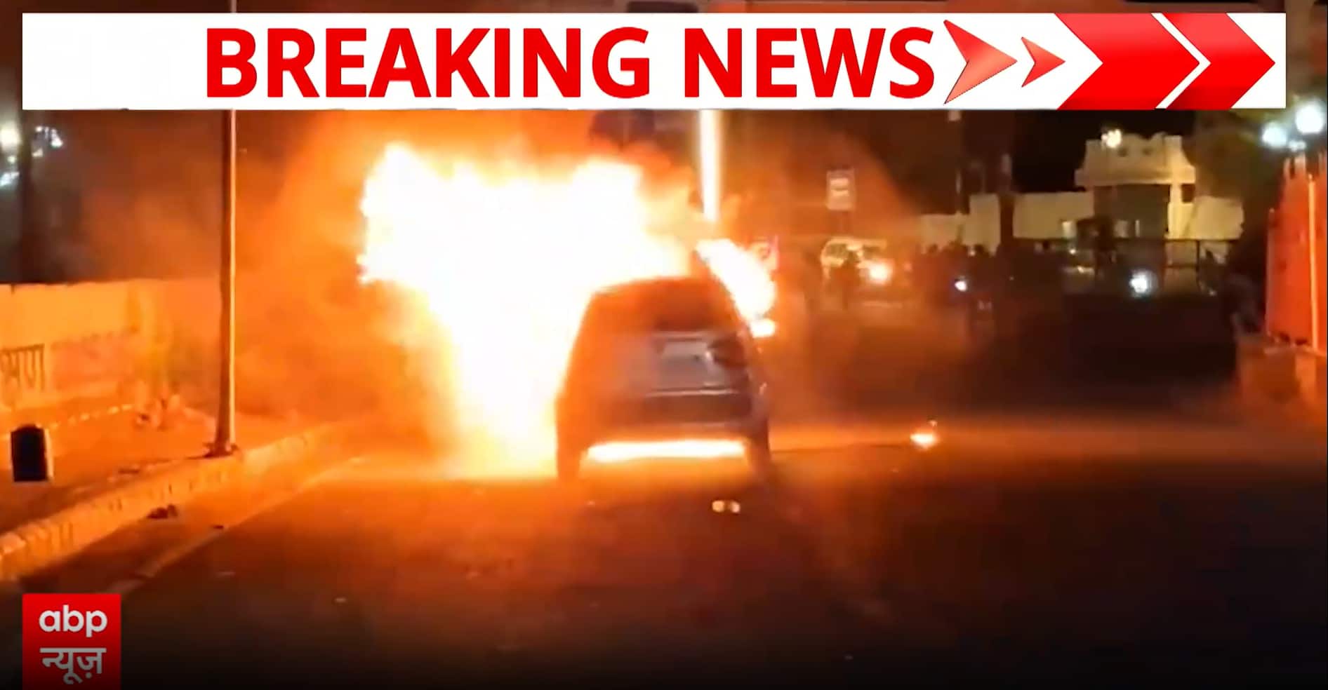 Aligarh Panic: Moving Car Catches Fire Amidst UP Heatwave Alert; Driver Escapes Safely