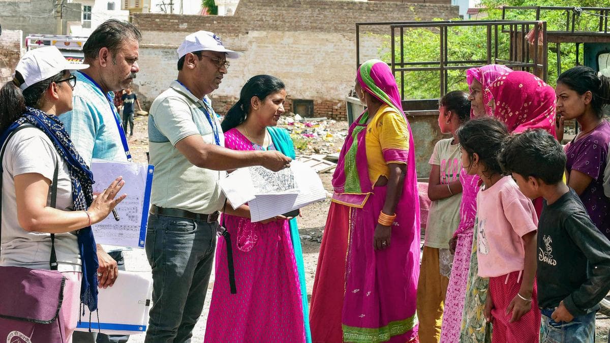 डिजिटल जनगणना की निगरानी: अधिकारियों ने डेटा में सुधार को बताया सामान्य प्रक्रिया