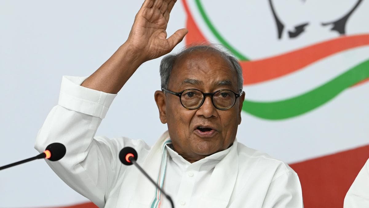 दिग्विजय सिंह ने पीएम मोदी से CBSE की मिड-सेशन तीन-भाषा नीति को रोकने का आग्रह किया