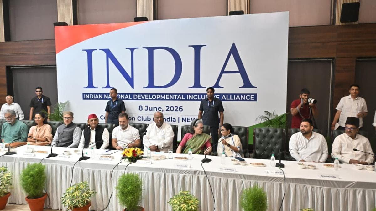 मोदी सरकार के खिलाफ रणनीति बनाने के लिए दिल्ली में जुटे INDIA गठबंधन के नेता