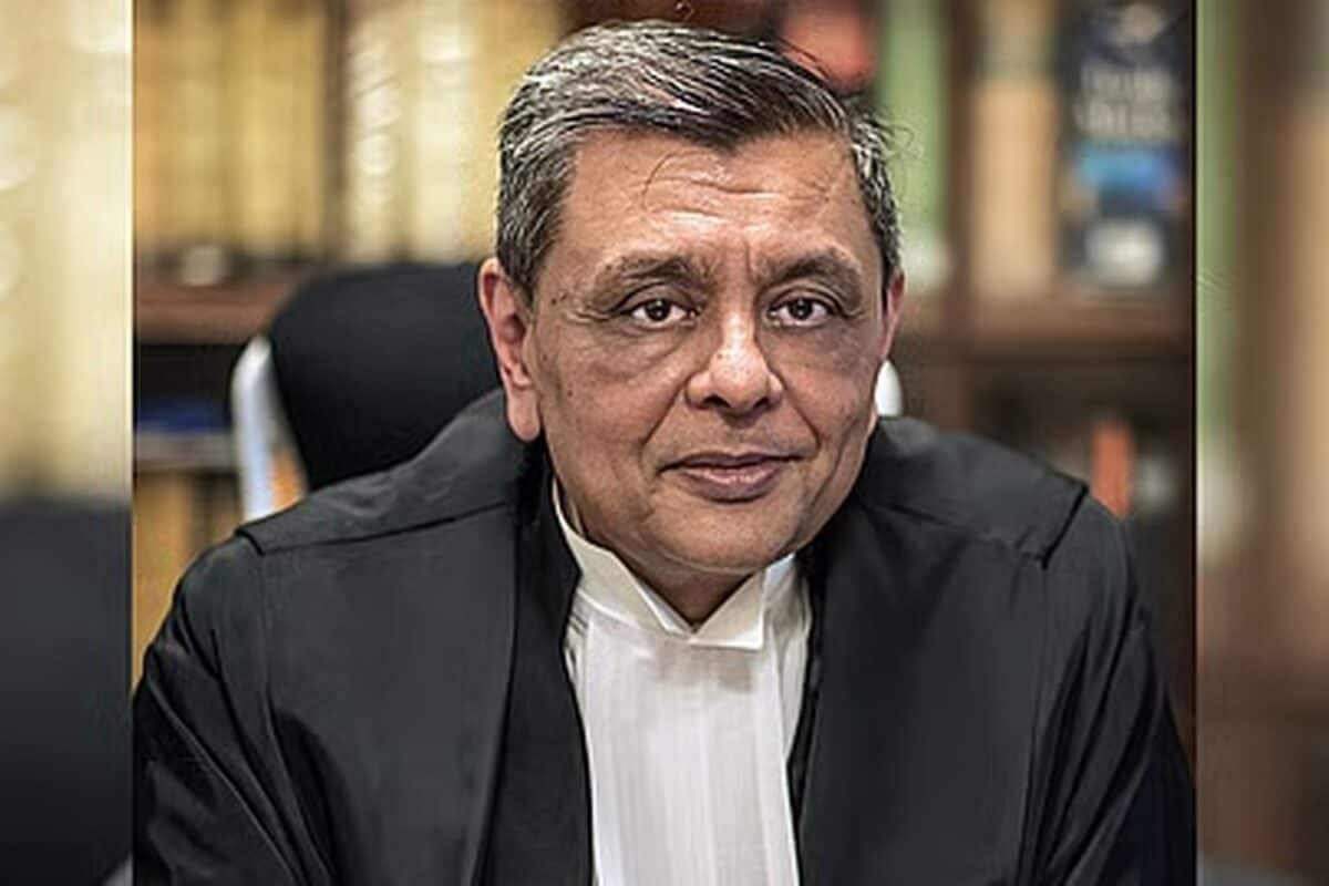 जस्टिस गौतम पटेल का परिवार संकट में: यूके में धमकियों के बाद बॉम्बे बार ने MEA से हस्तक्षेप की मांग की