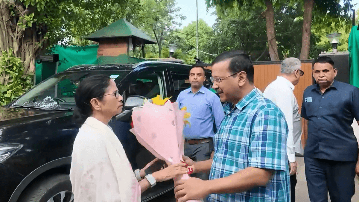 Mamata Banerjee Meets Arvind Kejriwal in Delhi Amid INDIA Bloc Strains