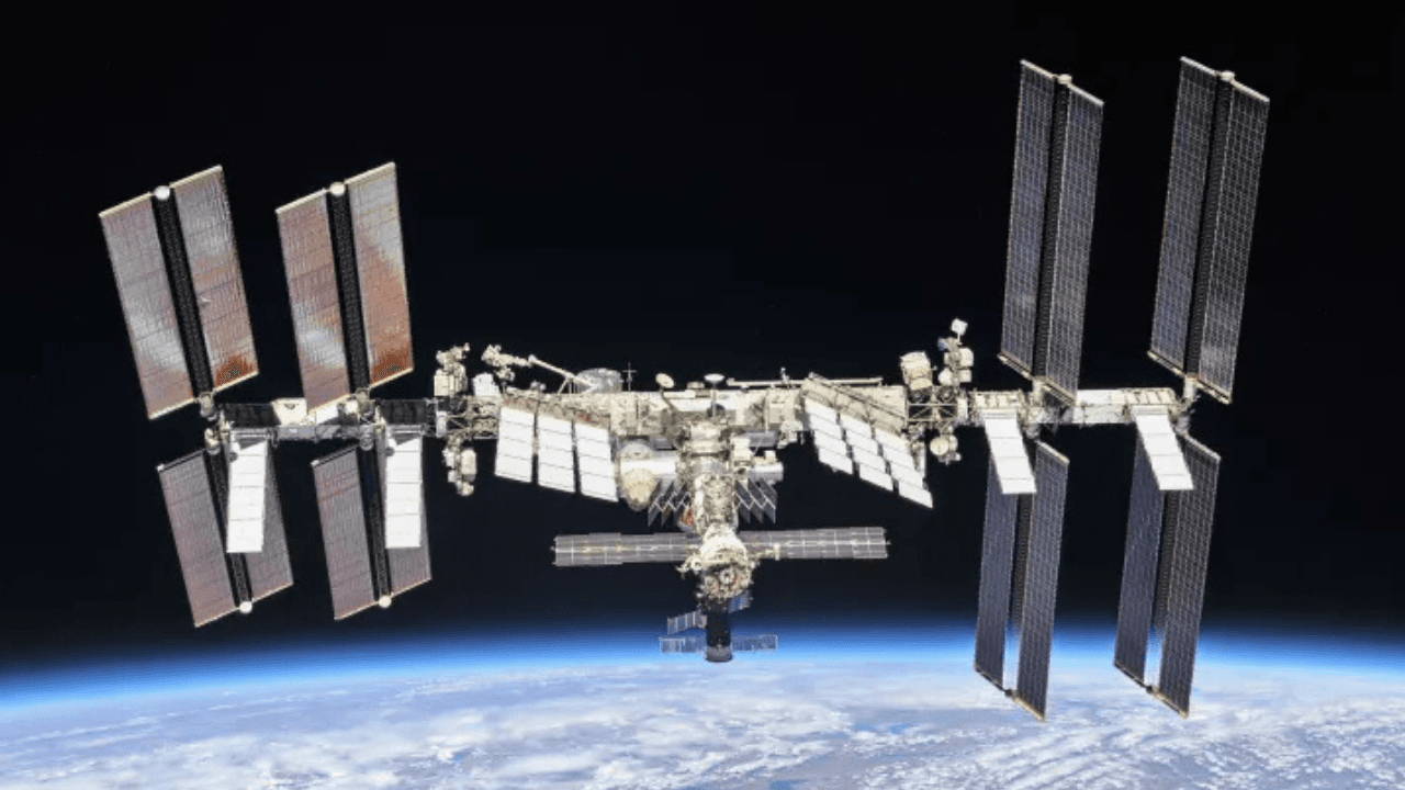 Nasa Orders Crew to Prepare for Evacuation as ISS Air Leak Crisis Deepens
