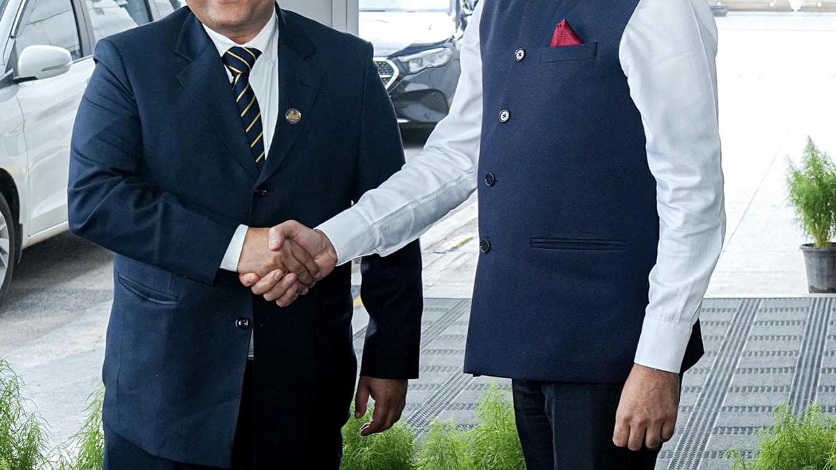 सीमा विवाद के बाद रिश्तों को सुधारने दिल्ली पहुंचे नेपाल के विदेश मंत्री शिशिर खनाल