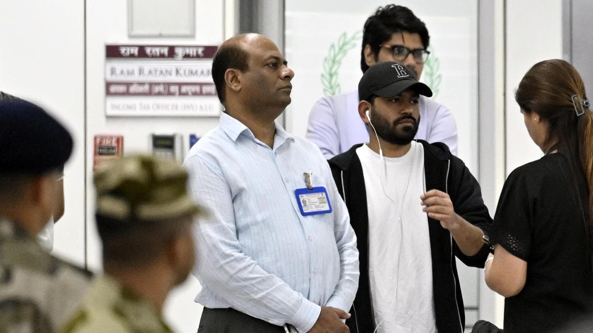 Rapid Approval at Delhi Airport: How the Cockroach Janata Party Secured Its Jantar Mantar Protest