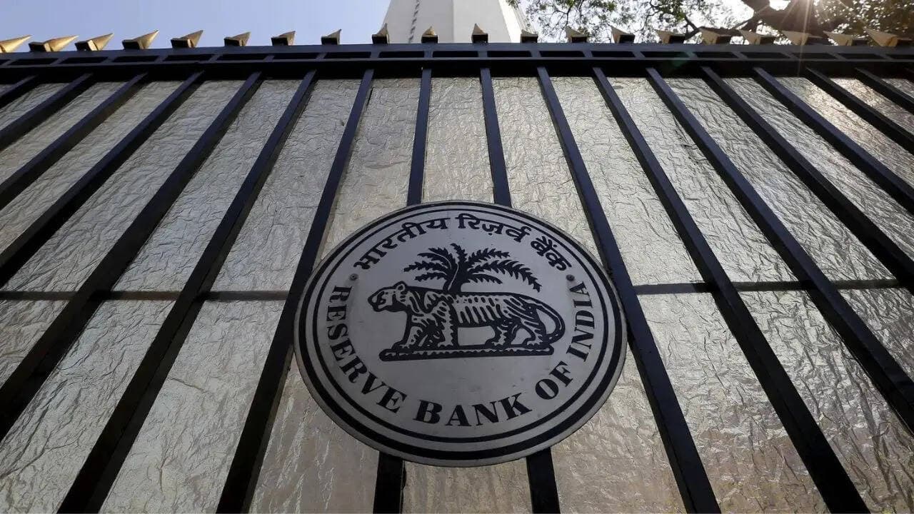 रुपये को मजबूती देने के लिए RBI और सरकार का संयुक्त प्रयास