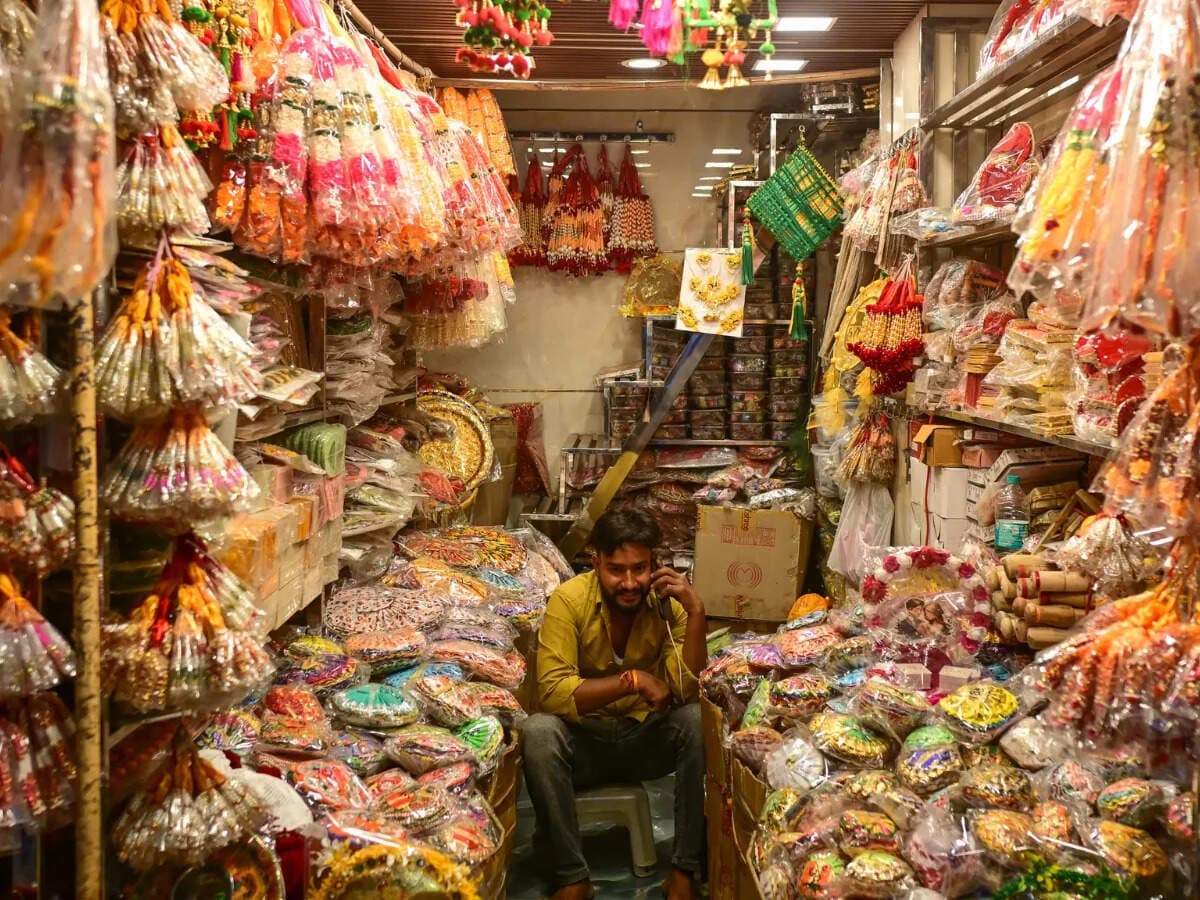 महंगाई और वैश्विक ऊर्जा अस्थिरता के बीच RBI ने घटाया FY27 का विकास दर अनुमान
