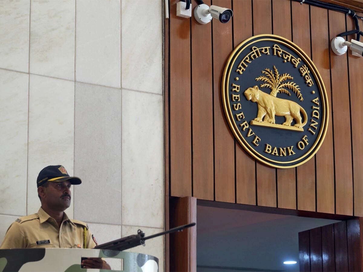 RBI MPC Keeps Repo Rate Steady as Governor Sanjay Malhotra Navigates Economic Headwinds
