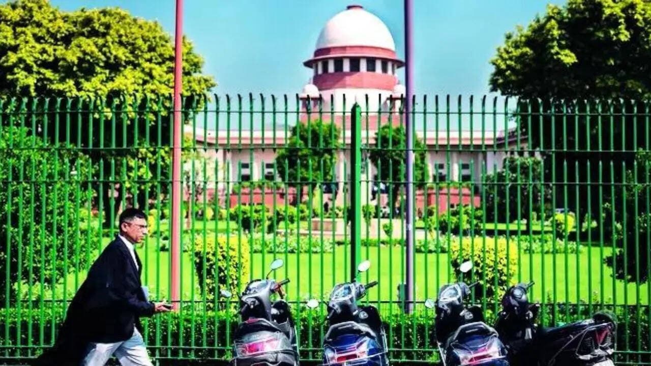 SC Pulls Up Gujarat Police Over Two-Decade Delay in Forgery Case
