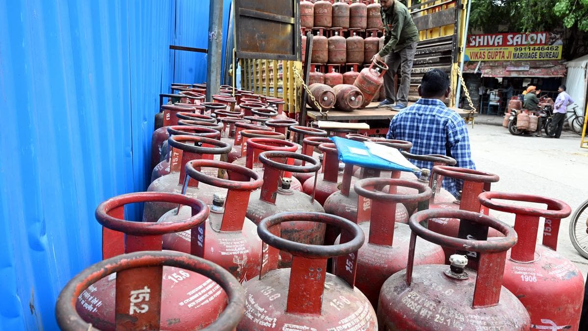 The New Math of Cooking: Ujjwala Subsidy Cap Slashed to Four Cylinders