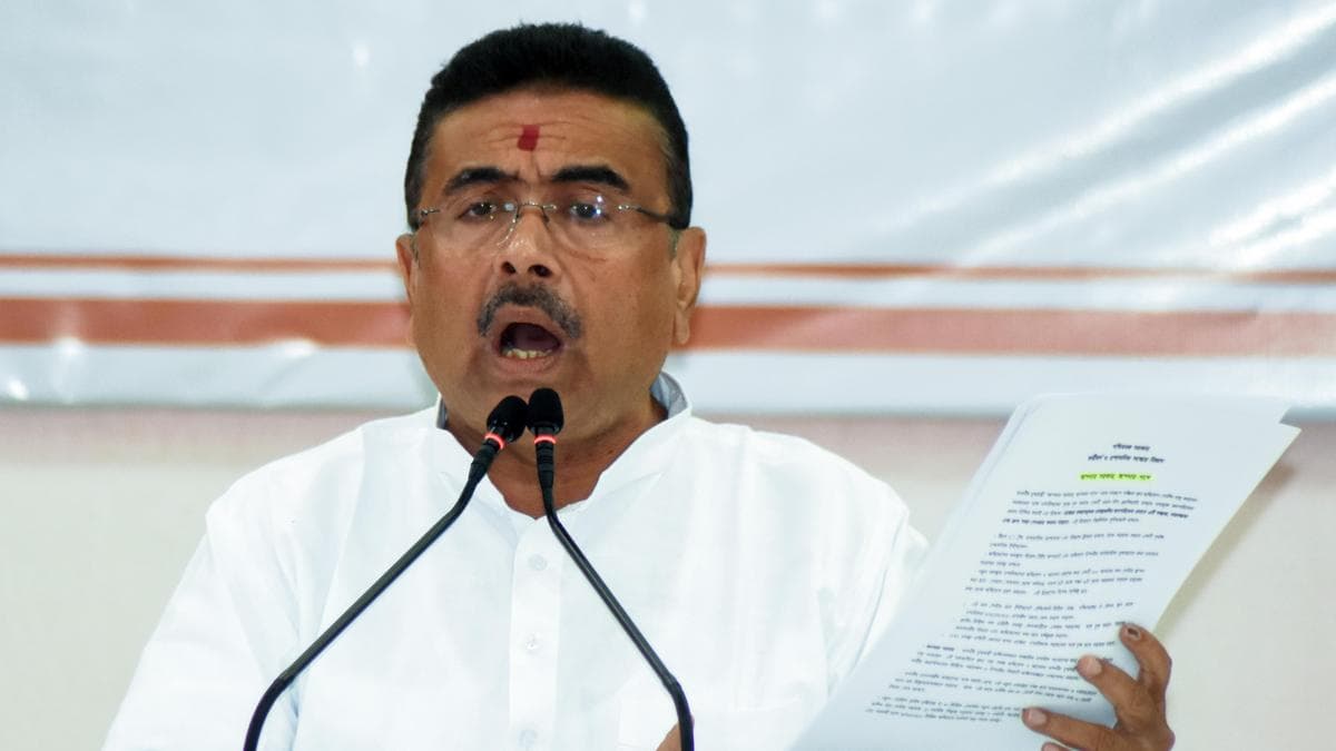 पश्चिम बंगाल पुलिस ने संदेशखाली के तालाब में दबे अवैध हथियारों का जखीरा बरामद किया